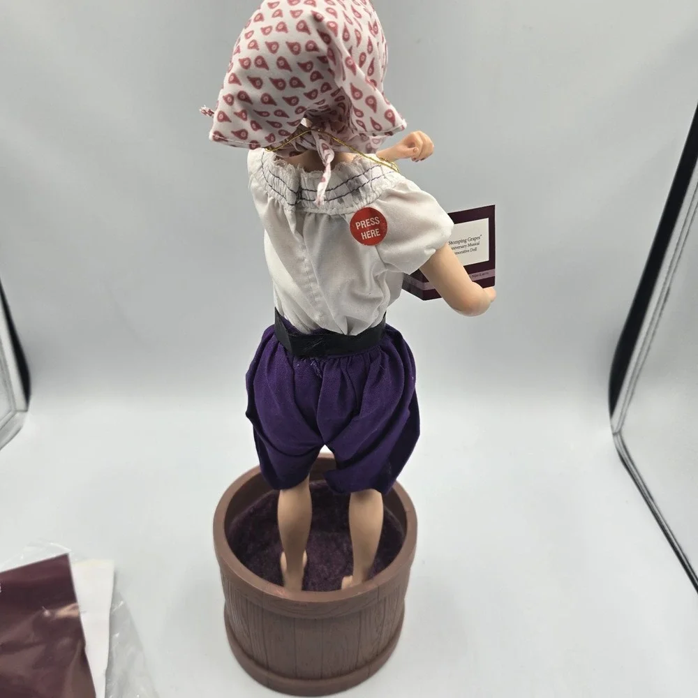 I Love Lucy Ashton Drake Doll Lucy Stomping Grapes 65th Anniversary Musical Read